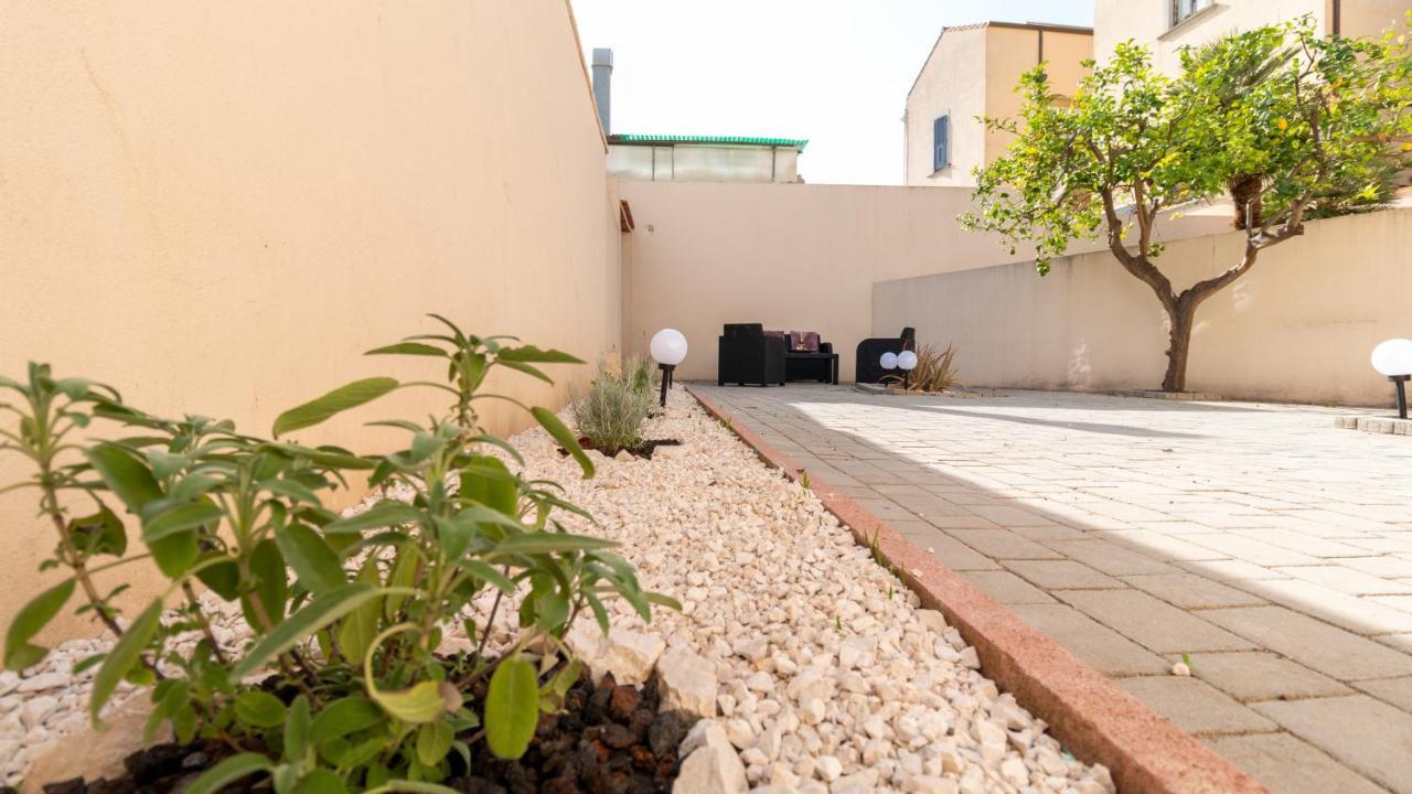 Sardinianworld - Xenia Boutique Apartment โอริสตาโน ภายนอก รูปภาพ