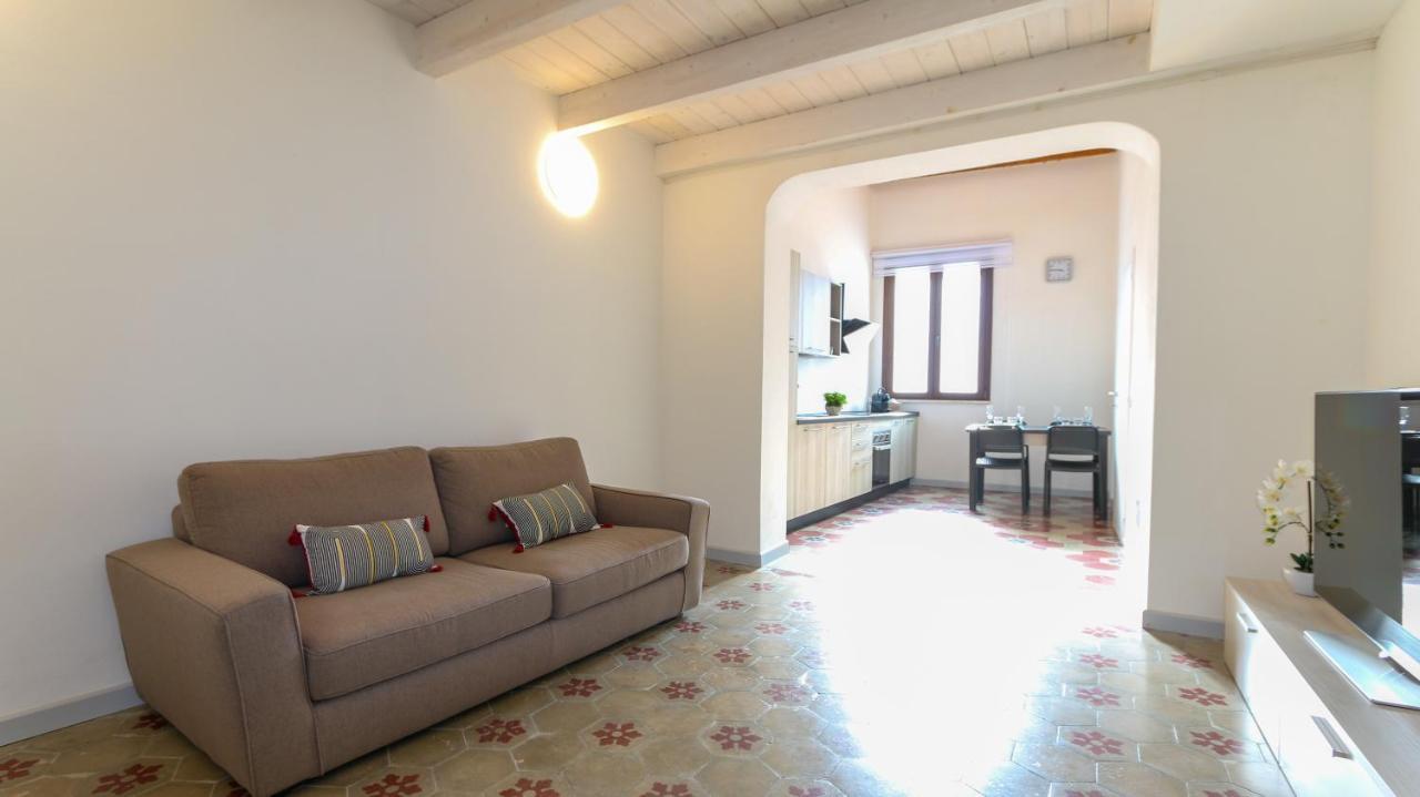 Sardinianworld - Xenia Boutique Apartment โอริสตาโน ภายนอก รูปภาพ